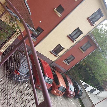 Lux Apartman Cacak Luaran gambar