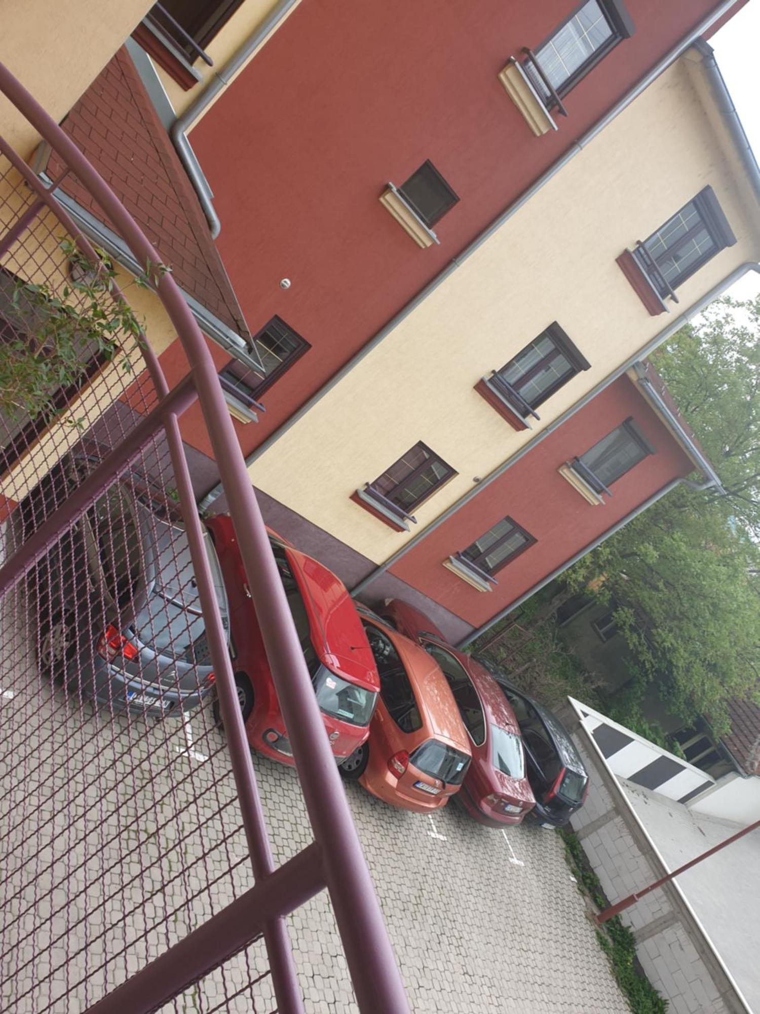 Lux Apartman Cacak Luaran gambar