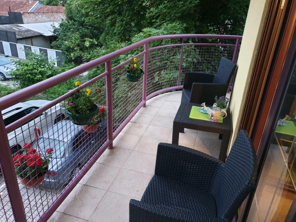 Lux Apartman Cacak Luaran gambar
