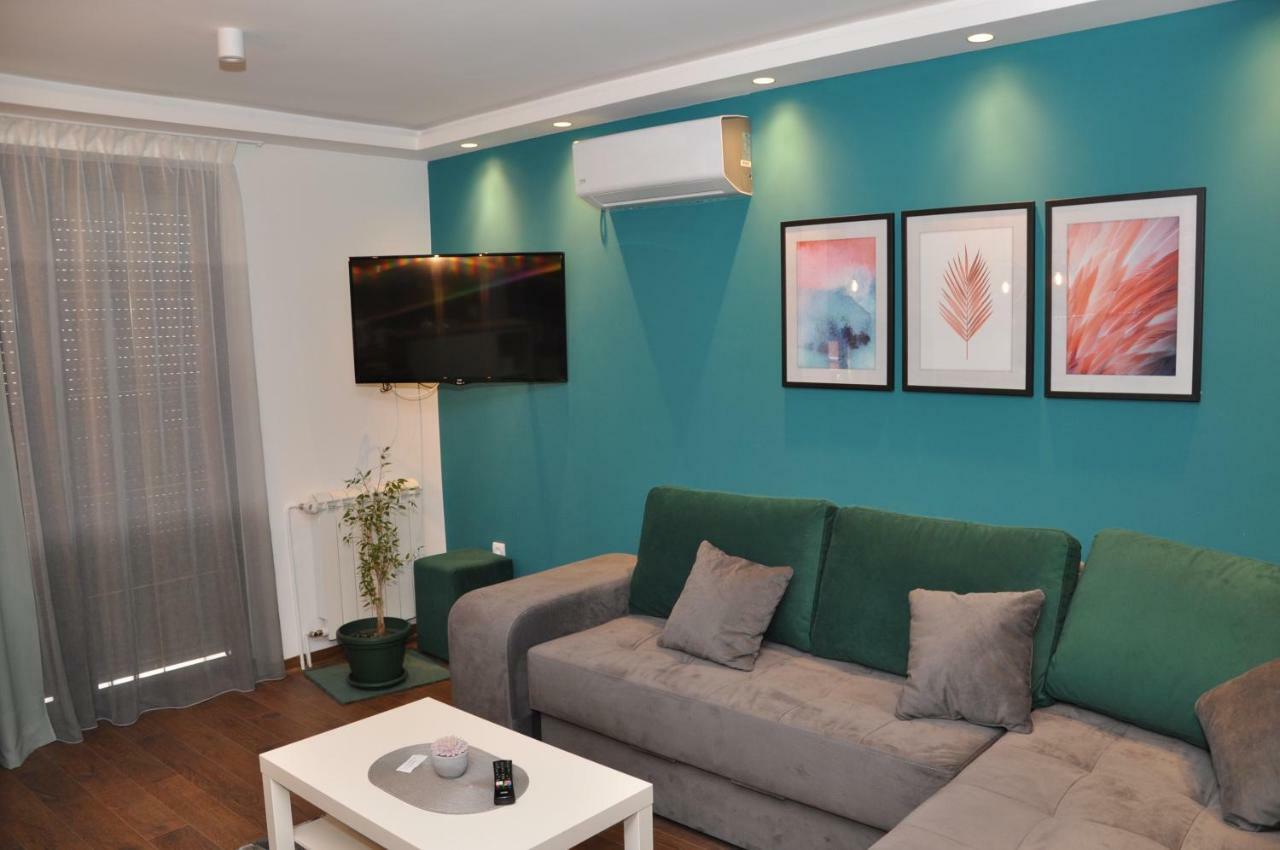 Lux Apartman Cacak Luaran gambar