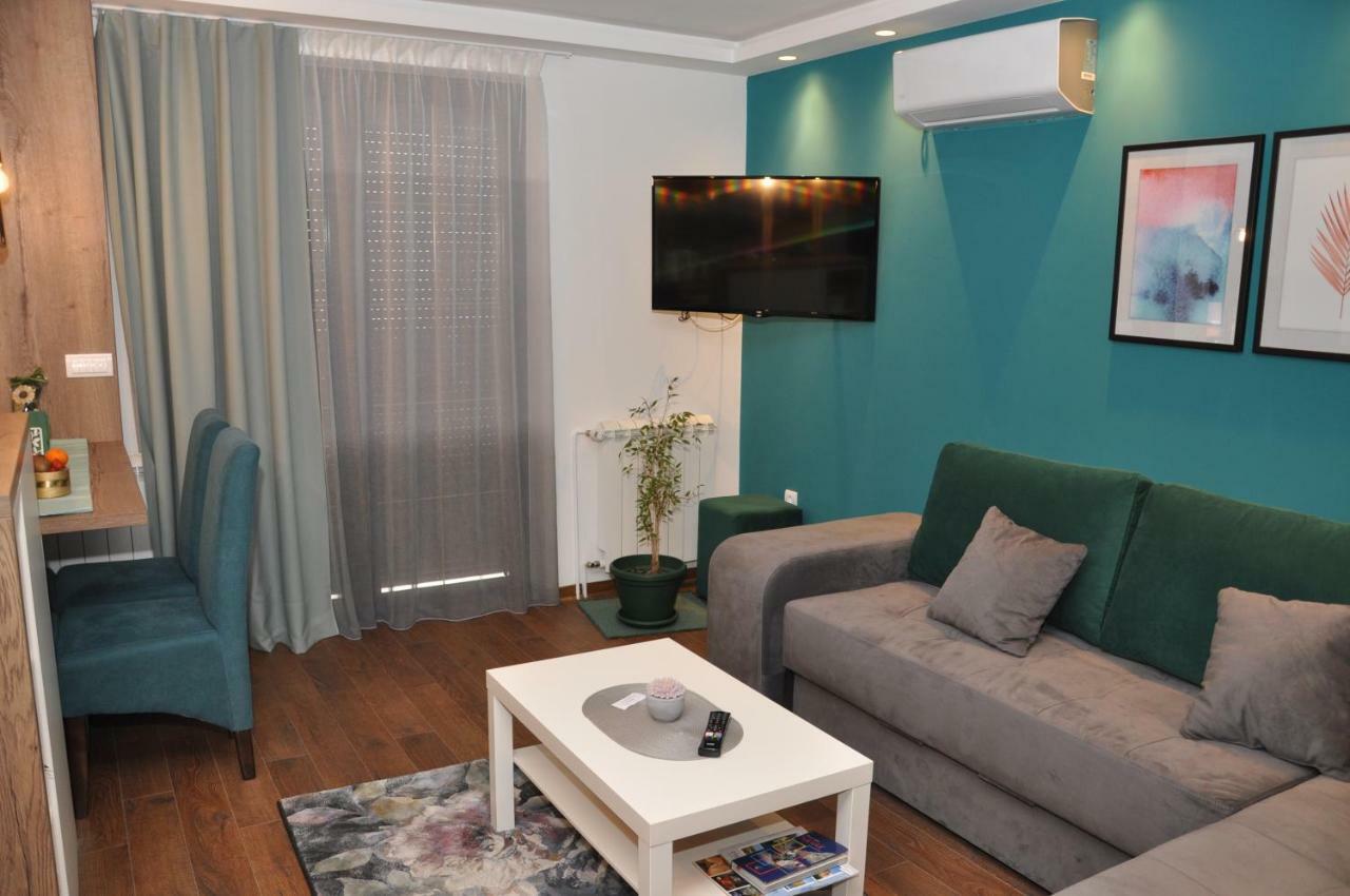 Lux Apartman Cacak Luaran gambar