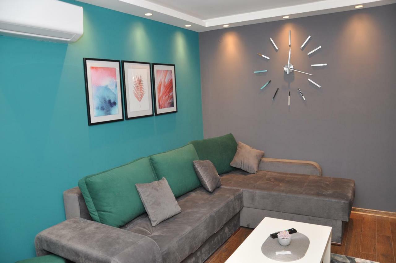 Lux Apartman Cacak Luaran gambar