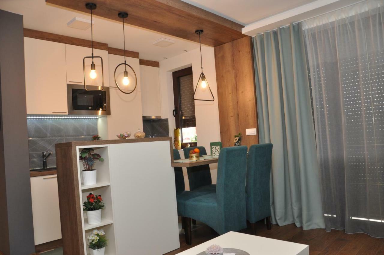 Lux Apartman Cacak Luaran gambar