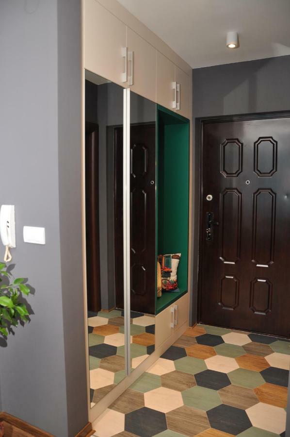 Lux Apartman Cacak Luaran gambar