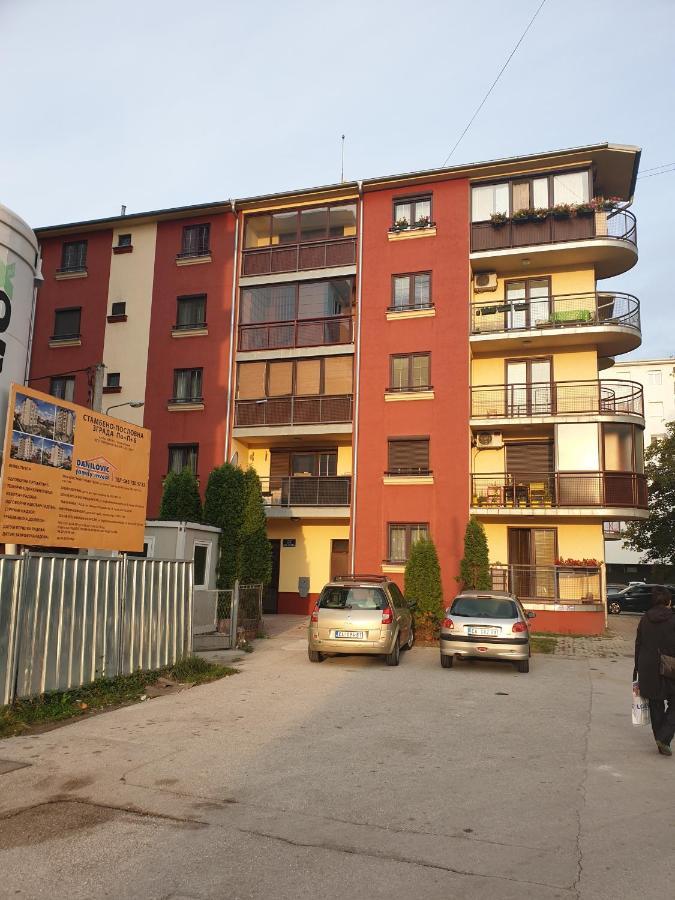 Lux Apartman Cacak Luaran gambar