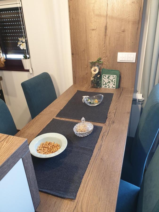 Lux Apartman Cacak Luaran gambar